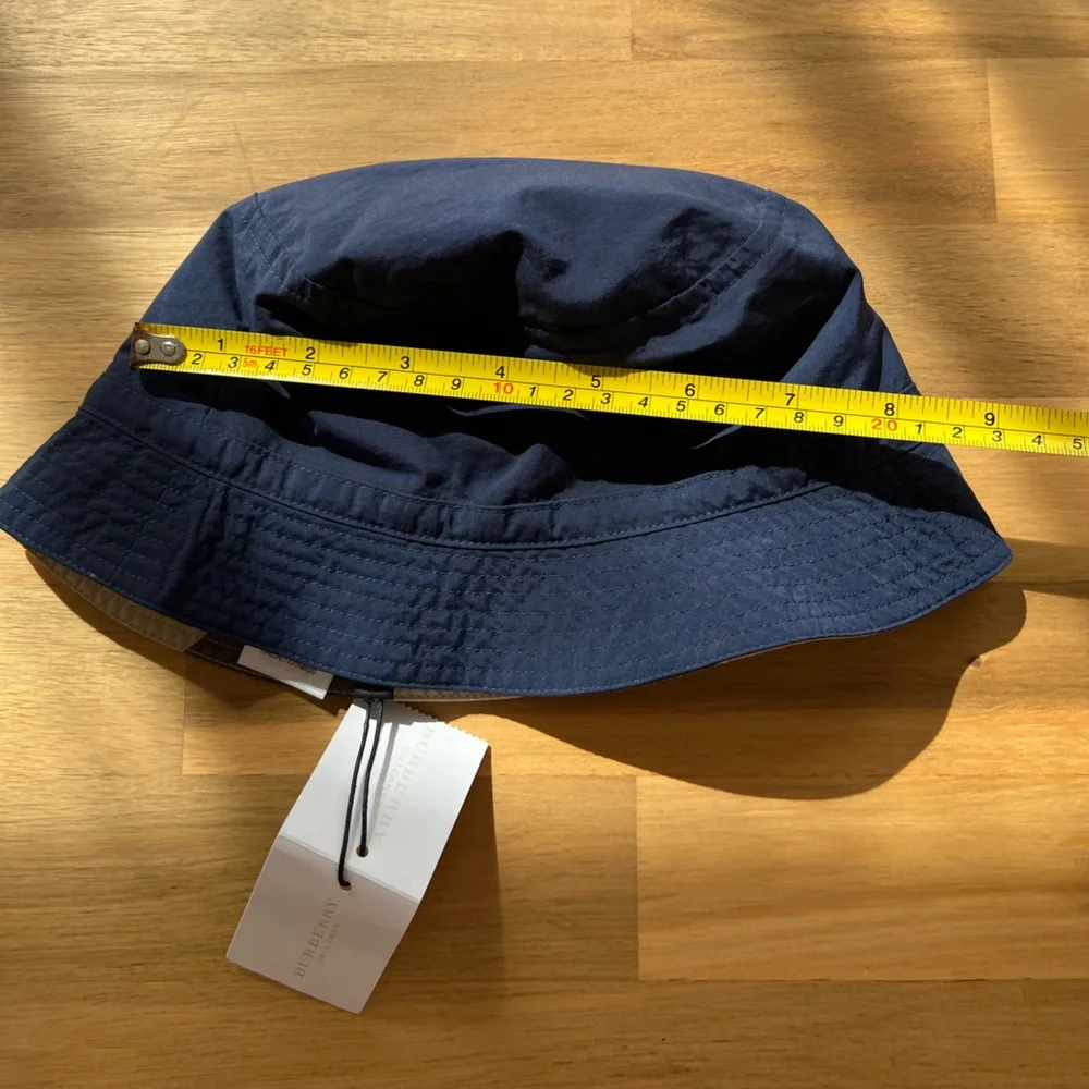 NWT Burberry baby hat, size XS - Picture 4 of 7